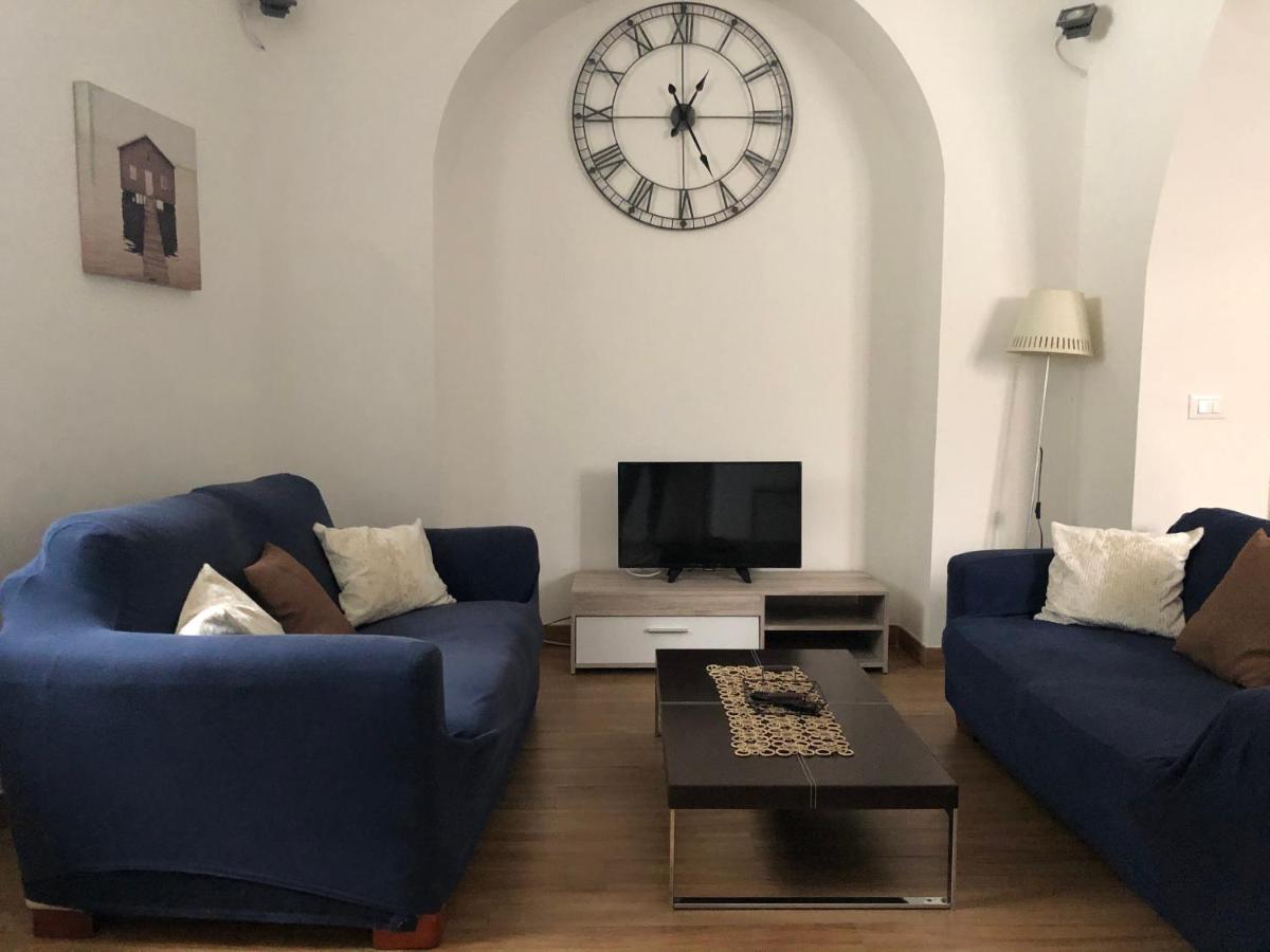 Elle'S House Apartment Savona Bagian luar foto