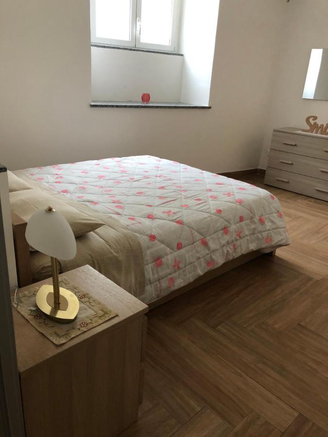 Elle'S House Apartment Savona Bagian luar foto