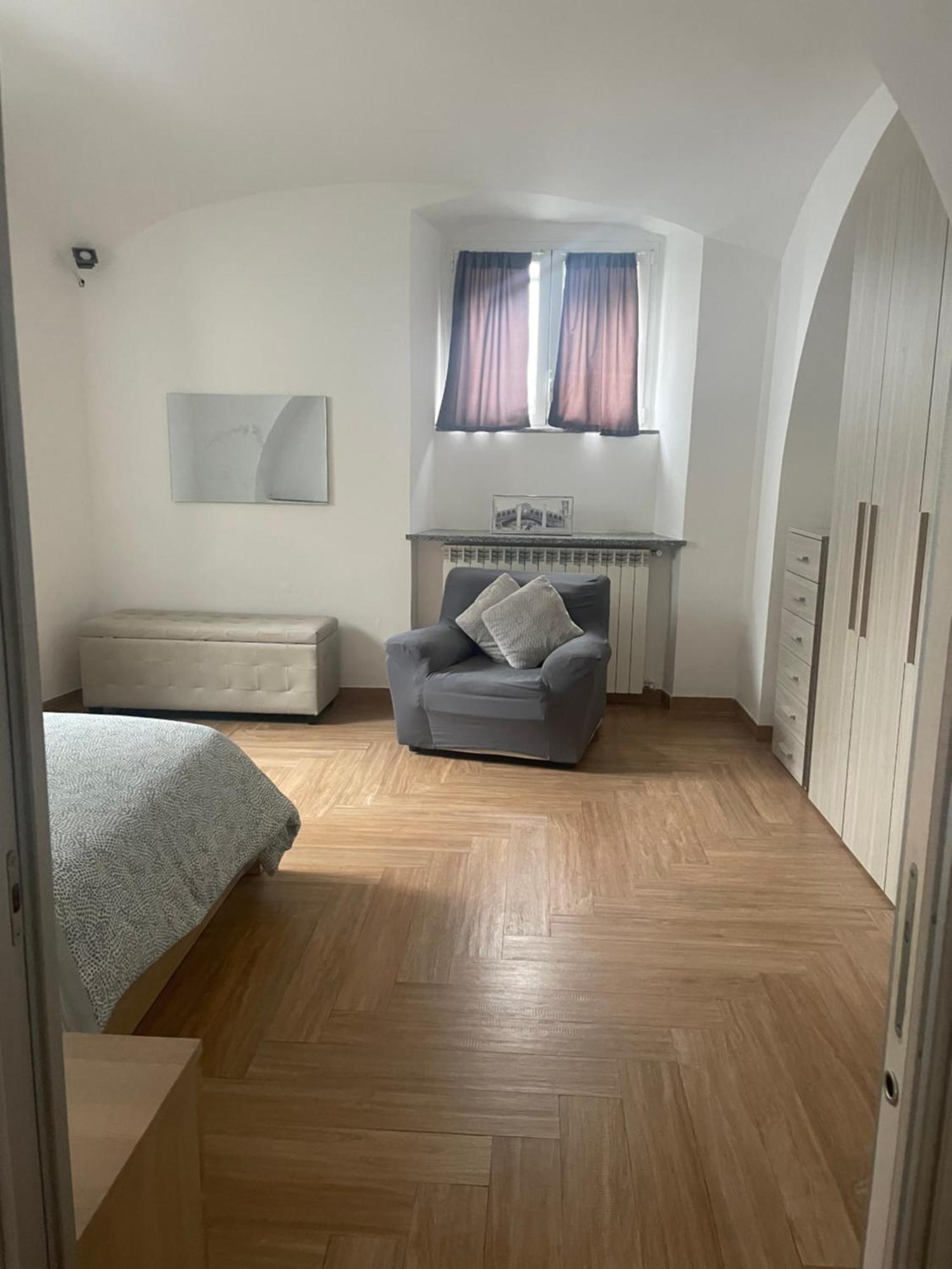 Elle'S House Apartment Savona Bagian luar foto
