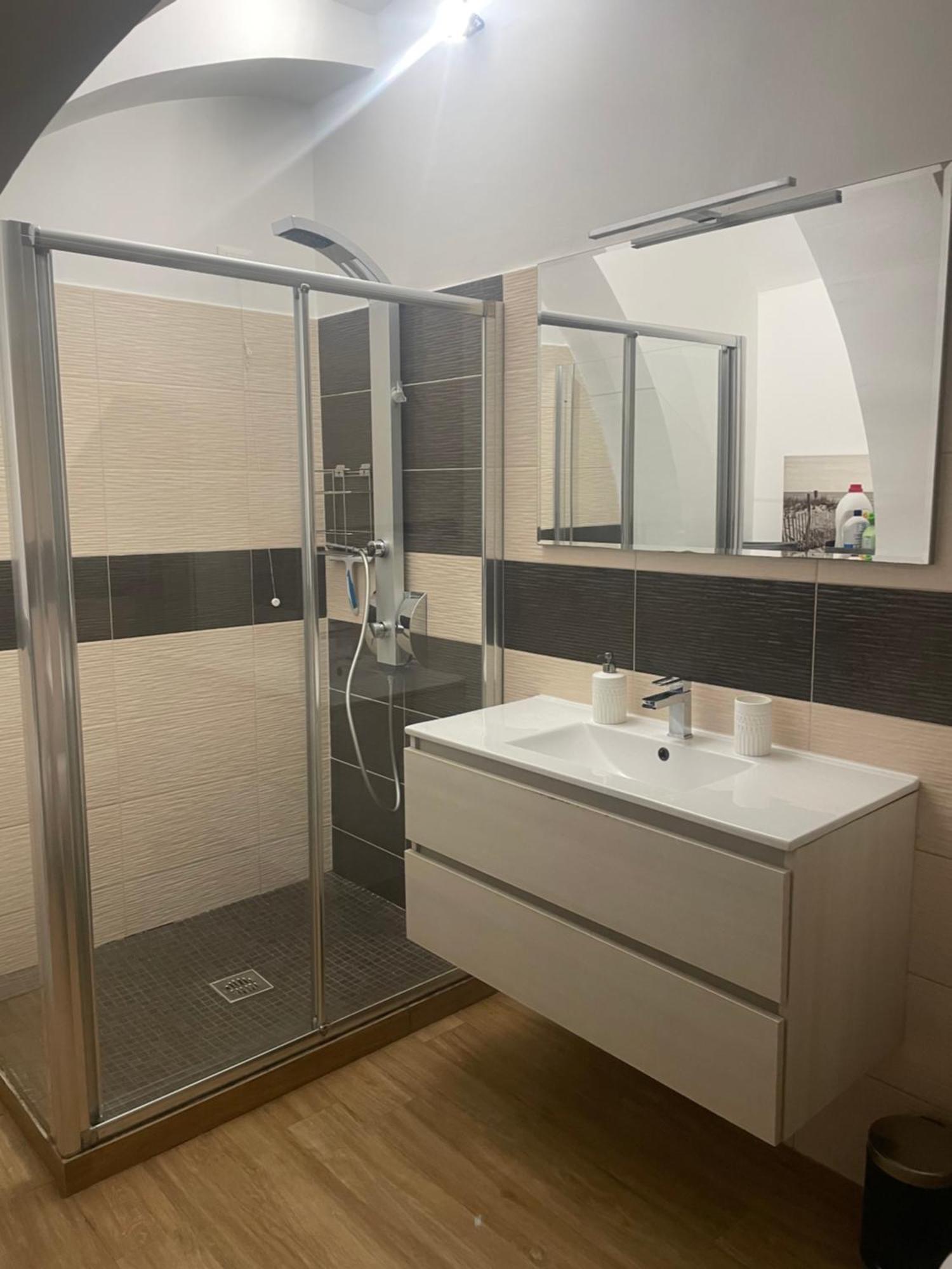 Elle'S House Apartment Savona Bagian luar foto