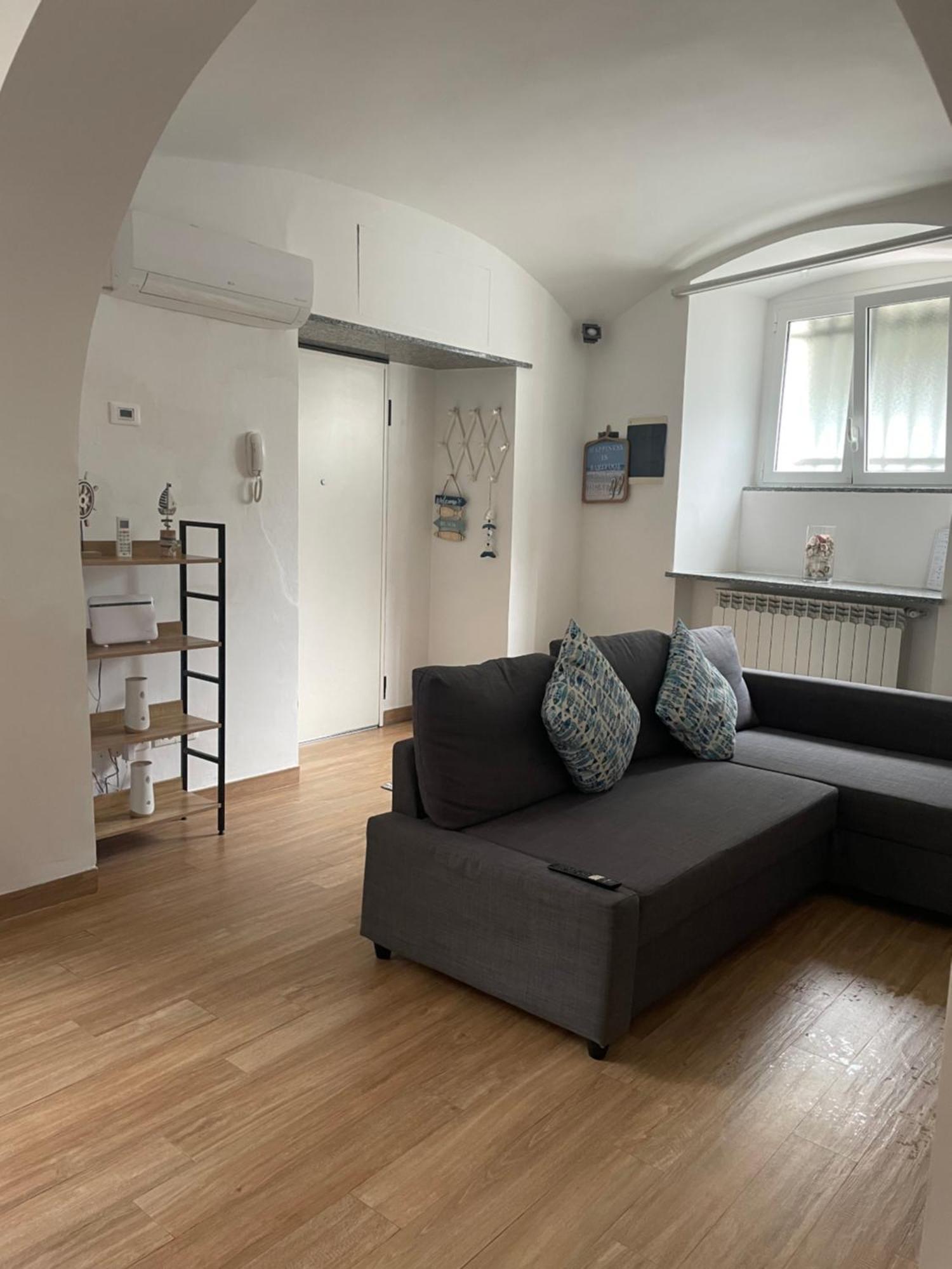 Elle'S House Apartment Savona Bagian luar foto