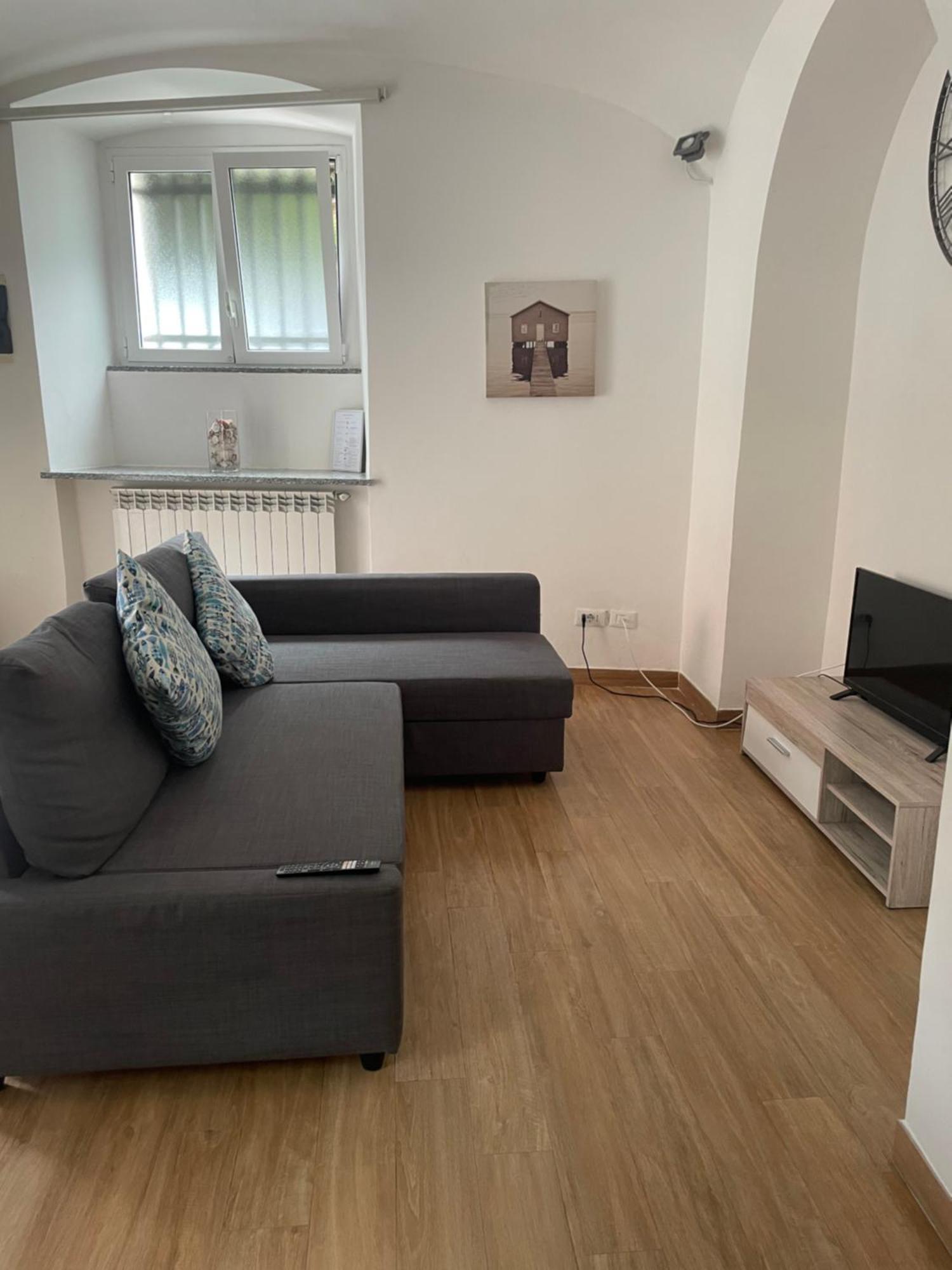Elle'S House Apartment Savona Bagian luar foto