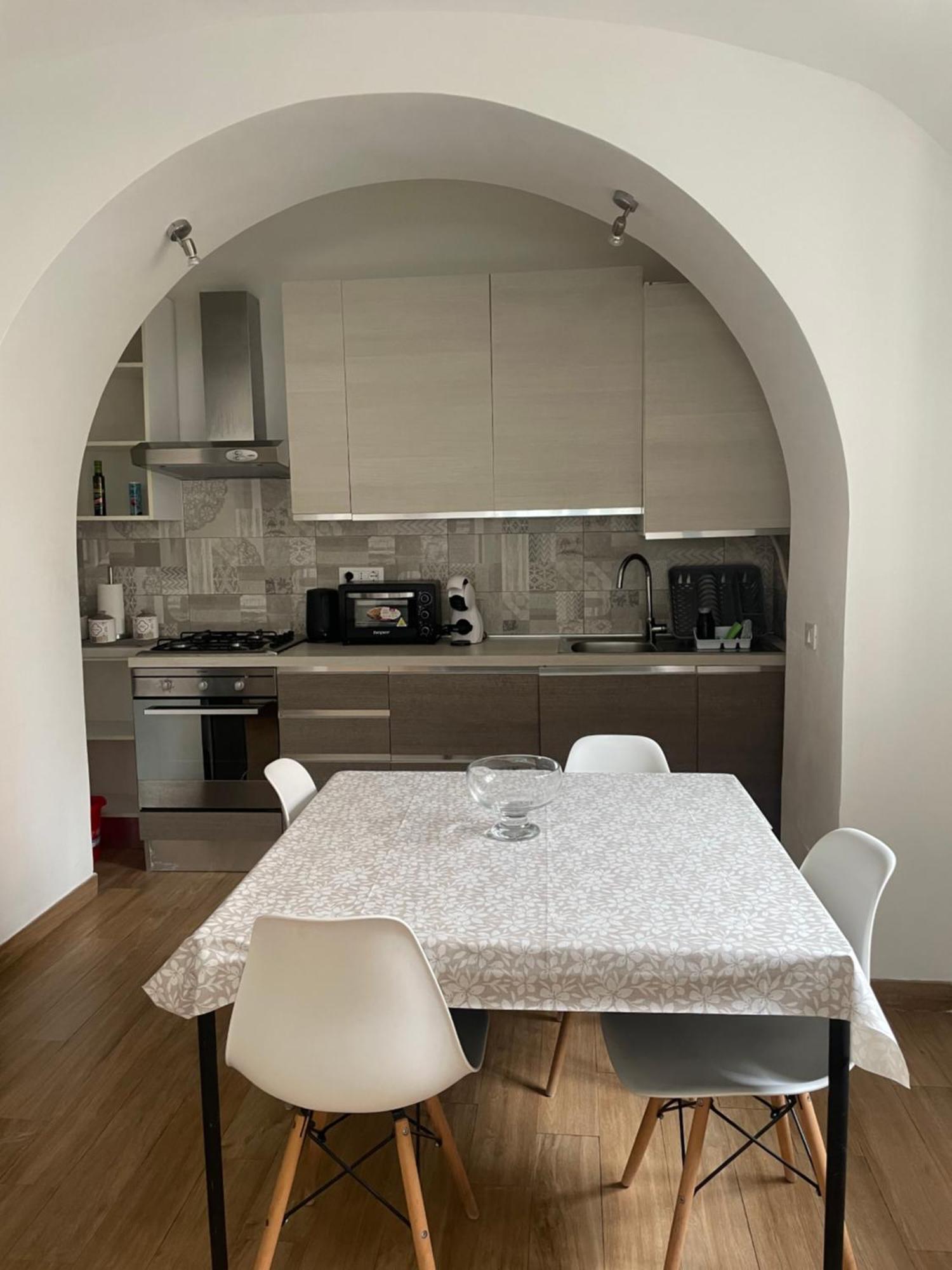 Elle'S House Apartment Savona Bagian luar foto